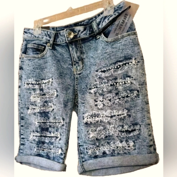 Shorts Distressed Denim W/Rhinestones Women's size 11 Blue Low Rise NWT - Picture 2 of 16
